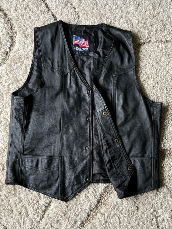 Black Leather Vest with USA Eagle Patch - Picture 3 of 8